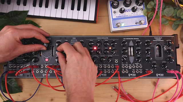 Das Setup als Ganzes erzeugt eine ganz eigene Menge an Drive, Sättigung und Verzerrung in jeder Stufe der Synth-Stimme, was zu…