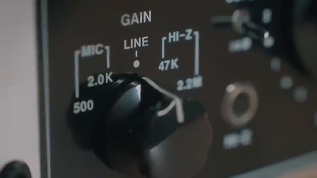 Es gibt einen zweibandigen Shelving-Equalizer mit umschaltbaren Filtern, sodass du den Klang noch weiter formen kannst.