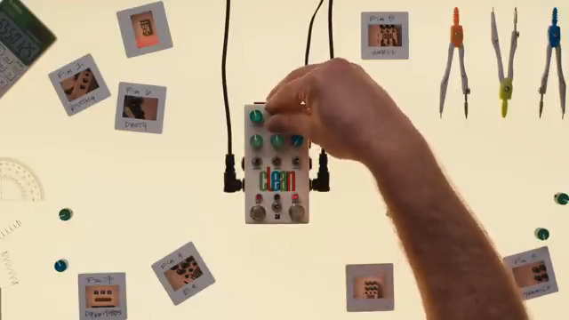 Er lockert den Limiter am Ende der Kette und verwandelt Clean in einen taktilen Overdrive mit weichen Kanten und bröseligem Decay.