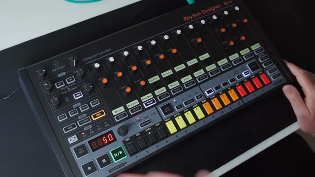 Dinge, die wir heute nicht behandelt haben, die ich aber in Teil zwei mache, sind der Song-Modus, man kann auch Patterns miteinander…