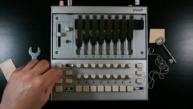 Das ist wirklich clever, weil die Frequenz des Ringmodulators an das Fundament jedes einzelnen Resonators gekoppelt ist.