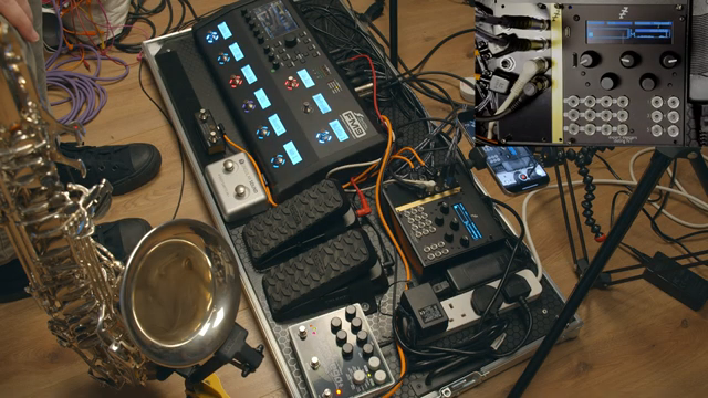 Das Letzte, was ich zeigen möchte, ist, wie ich den Disting NT als Looper in mein eigenes Pedalboard integriert habe, das ich in meiner…