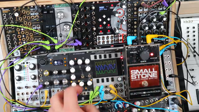 Hier ist ein wirklich interessanter Trick: Mit dem Phaser die Wellenform verschieben und dann vor dem Falten modulieren.