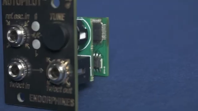 Der Autopilot sitzt zwischen Sequencer und Oszillator und sorgt dafür, dass du jedes Mal punktgenau stimmst.