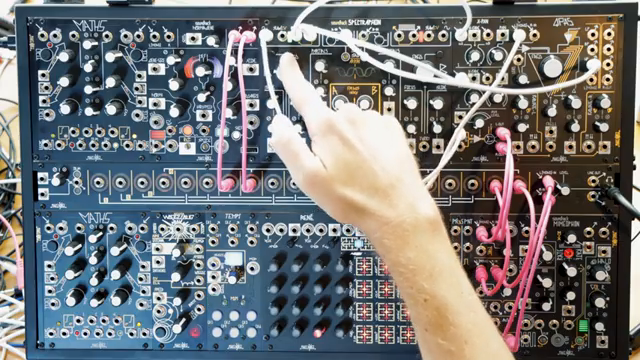 Das sind fünf verschiedene Schritte vom Originalklang zur hörbaren Resynthese, die alle gleichzeitig ablaufen und jeweils das Endergebnis…