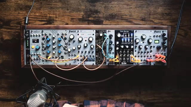 Es hat ein paar Tricks auf Lager, eines davon ist, dass es ein ziemlich umfassender VCO ist.