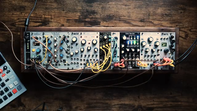 Jeder der vier Ausgänge hat die gleiche Wellenform und die gleiche Frequenz, aber wir können die Phase jedes Ausgangs gegeneinander…