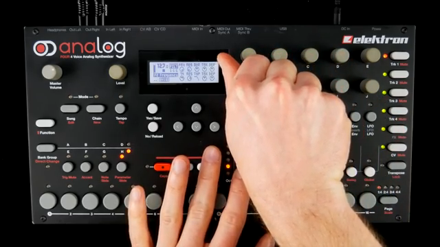 Analog 4 hat den Ruf, etwas dünn zu klingen, daher ist der Peak-Modus des zweiten Filters praktisch, um den Bass musikalisch zu boosten.