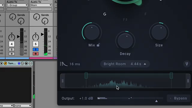 Das wird über einen Spektralanalysator gelegt, der uns die Frequenz unseres Halls anzeigt.