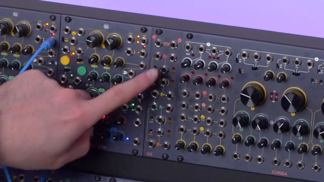 Jeder Abschnitt hat einen -6dB-Schalter, der die Amplitude des CV-Eingangs halbiert, sodass Sie das 411 sowohl mit 0 bis 5 als auch mit 0…