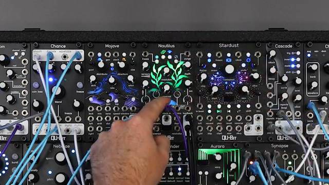 Sie erkennen, dass Sie den Modus aktiviert haben, wenn die Delay-Mode-LED grün leuchtet.