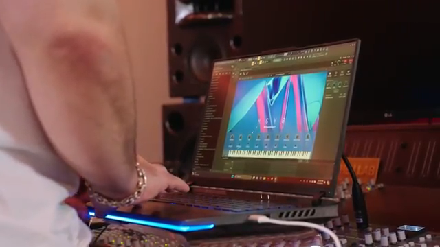 Arturia KeyLab mk3: Súbelo Neos Hybrid-Workflow für Reggaeton-Innovation