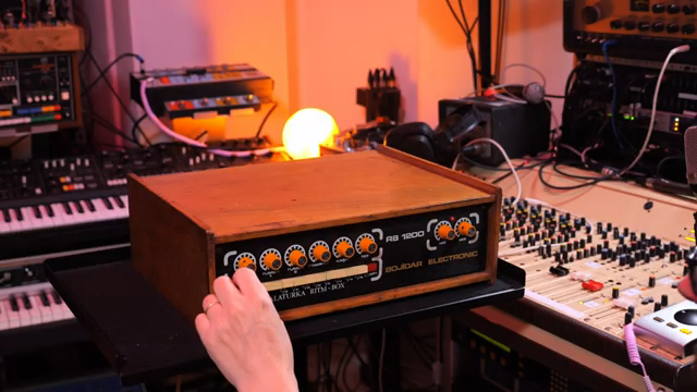 This is the best and as one of the best claps of any drum machine ever.