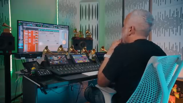 Ich stelle mir vor, dass das Release viel Tiefe hat, Delays, Breite, was ich mit dem Dimension D gemacht habe.