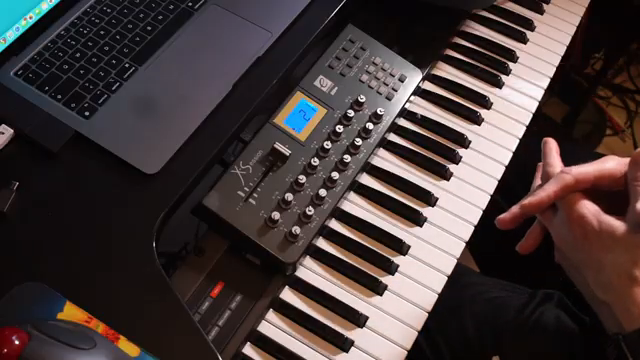 Wenn beide mit dem gleichen oberen Ton oder der gleichen Akkordumkehrung enden, kann das ein bisschen langweilig klingen – das Ohr merkt…