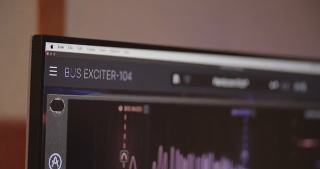 Im Gegensatz zu einem Equalizer, der bestehende Obertöne anhebt oder absenkt, erzeugt der Boss Exciter 104 neue Obertöne durch verschiedene…