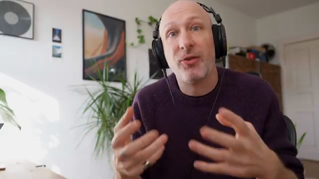 Es steckt so viel Information in einer schönen minimalistischen Weise, ohne zufällige musikalische Elemente übereinanderzuschichten.