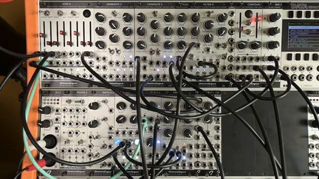 Das ist eine Möglichkeit, viel melodische Bewegung zu erzeugen, ohne mehrere Sequencer zu verwenden.