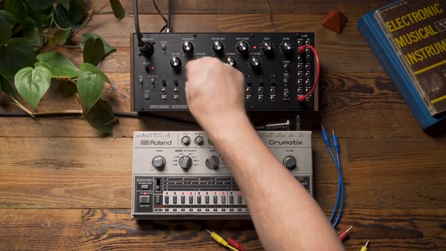 Wenn ich die meisten Mittenbänder eliminiere, kann ich etwas erzeugen, das sich fast wie ein Notch-Filter oder Phaser-Effekt anfühlt.