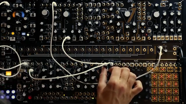 Wenn wir den Abschwächer-Regler links von der Mittelstellung drehen, wechselt er von positiv zu negativ und invertiert das Signal, als…