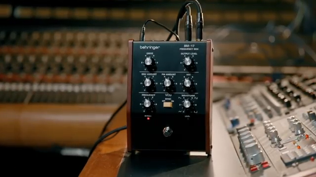 This means it dynamically tracks the amplitude of your playing and translates it into pitch movement.