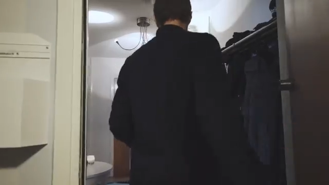 Seine Produktionen priorisierten Momentum und Taktilität, dichte Grooves, treibende Percussions und ein Gefühl von Reibung, das die…