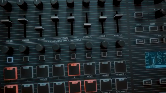 Wir sind hier den ganzen Weg gegangen und haben die originalen Voice-Schaltungen und Filter für eine wirklich authentische moderne…