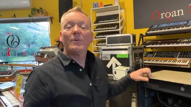 Europa hat 50 Schwingungen pro Sekunde und Amerika 60 Schwingungen pro Sekunde.