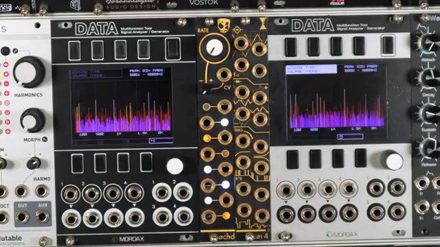Sie wirken, als wären sie eingefroren, als ob auf dem OCHD acht Track-and-Hold-Schaltungen alle Ausgänge anhalten.