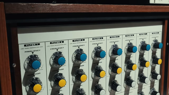 Was ist eigentlich auf einem Synthi 100? Was macht er? Machen wir eine Führung.