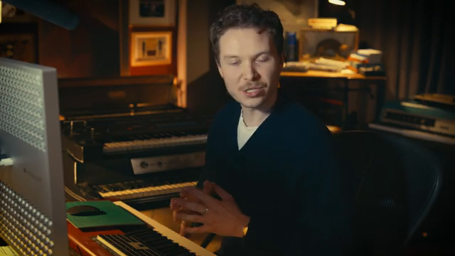 The first one being auto wah, which creates a sweeping wah wah sound based on the dynamics of your performance.