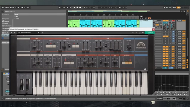 Wir werden diesen Track nehmen, dekonstruieren und quasi von Grund auf wieder aufbauen, Element für Element, damit du sehen kannst, wie…