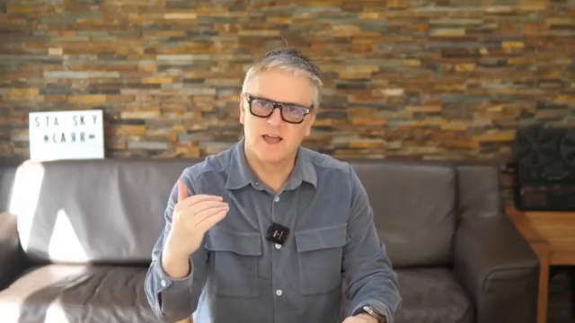 Das ist wie der Reece-Bass, der einfach unter dem Track sitzt und dreckig und böse klingt.