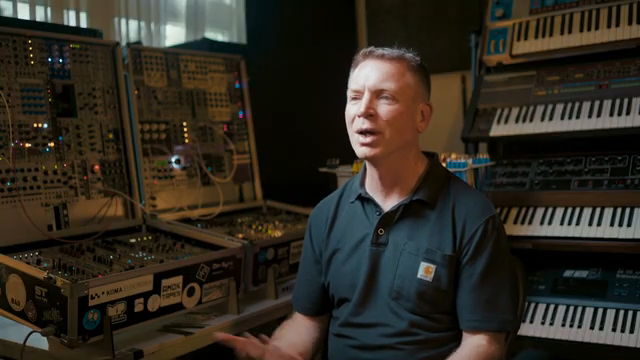 Ich versuche, einen wirklich offenen, inklusiven Abend für alle zu machen, für jedes Wesen, das sich für irgendetwas Elektronisches…