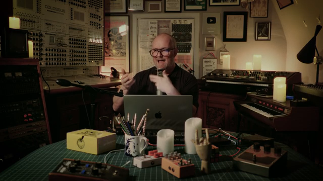 Du bekommst die Geheimnisse zu hören.