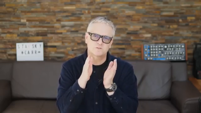 So wird der Akkord aufgeteilt und zwei Noten gleichzeitig gespielt. Sehr schön.