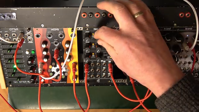 Wunderschön. Die Einfachheit, das Geniale, einfach eine kleine Hüllkurve auf einem Filter. Mehr will ich gar nicht. Und genau das ist es.