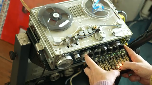 Die FM-Engine ist simpel, aber ziemlich emotional – so auf eine Lo-Fi-Beats-zum-Lernen-Art.