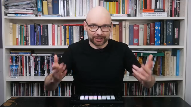 Leider hat die kleine Groovebox seitdem nur noch Staub angesetzt, hauptsächlich wegen fehlender essenzieller Features, über die wir gleich…