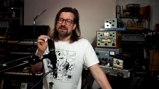 Erzeugt perfekt unheimliche Effekte, die sich im Stereo-Feld bewegen, sehr unheimlich, aber sie verschwinden nicht, wenn du sie in Mono…