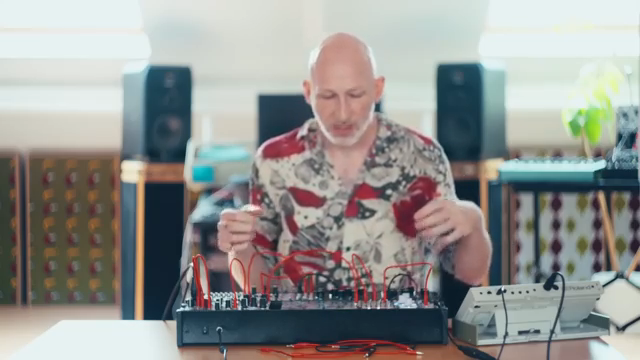 Underdog Electronic Music School verkettet Sequencer für endlose Techno-Patterns