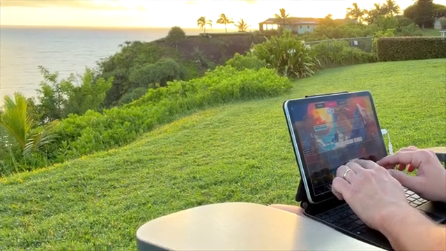Jeder Sound in diesem Song begann als zufällige Aufnahme, die mein Sohn und ich auf Hawaii gemacht haben.