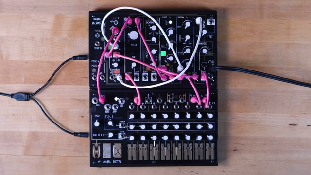Dieser Synthesizer hat keinen Filter, aber mit etwas Kreativität kommen wir ziemlich nah heran.