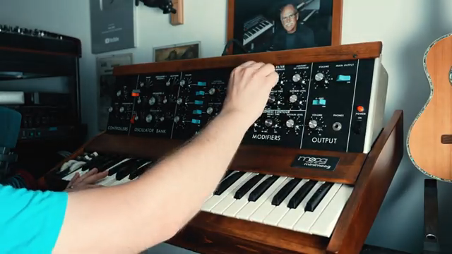 Alex Ball vs. Minimoog: Vintage-Mojo im Kasten