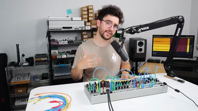 Vielleicht könnten wir das Kick-Ausgangssignal nehmen und es zu einer Art Bassline formen, die dazu passt.