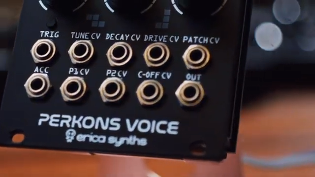 Im Grunde ist es eine einzelne Stimme der Perkons Drum Machine, und das Spannende daran sind gleich mehrere Dinge.