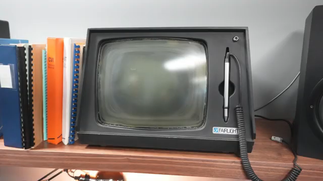 Es ist im Grunde die erste digitale Audio-Workstation, die Sequencing, Sampling und Klangformung in einer Box ermöglichte.