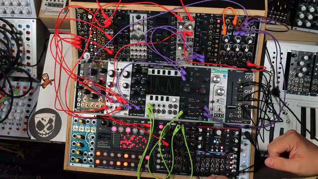 Wenn ich es im Mix hochziehe, ist es die perfekte Kulisse für diesen Techno-Sound.