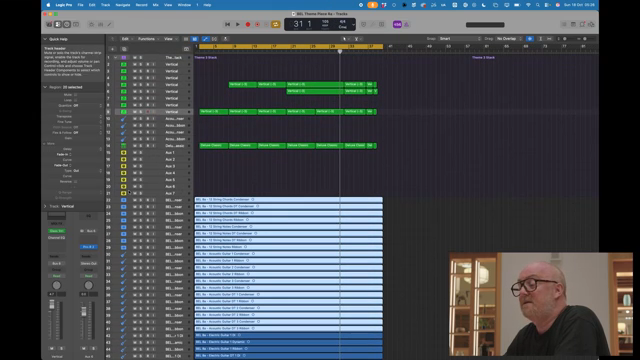 Wir haben Klaviere, Streicher, jedes Sample, das ich vom Bass gemacht habe, und dann haben wir die Harfe und die Harfe und den Nobel.