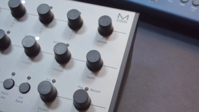 Der Argonate basiert auf Wavetable-Synthese, der Cobalt 8 verfolgt einen erweiterten virtuell-analogen Ansatz, und der Carbonate kombiniert…